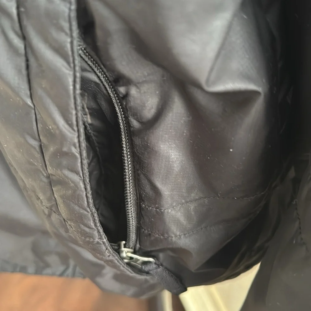 The North Face Men’s Light Weight Zip Up Jacket